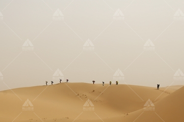 户外专业人士告诉你去库布其沙漠必备品有哪些？