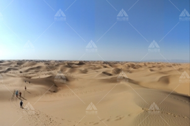 对比下库布其沙漠和敦煌沙漠哪个好玩？