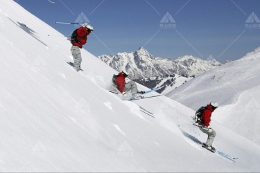 拓展团建活动之高山滑雪