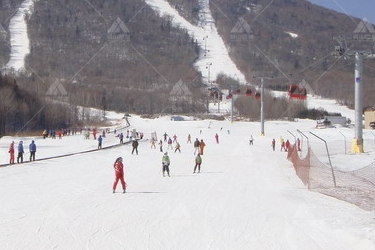 团建滑雪胜地——石京龙滑雪场2020-2021雪季“开板”啦！