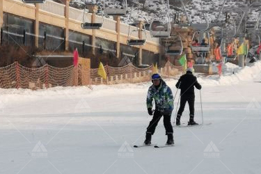 冬季滑雪团建 滑雪靴选购指南