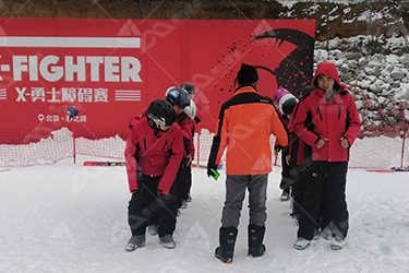 一场有趣的滑雪团建，一个唯美暖心的团队……