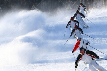 今日冬季团建活动主题标配（滑雪&温泉）