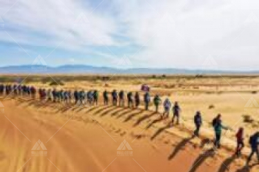 组织300人团建参加沙漠徒步穿越好吗？