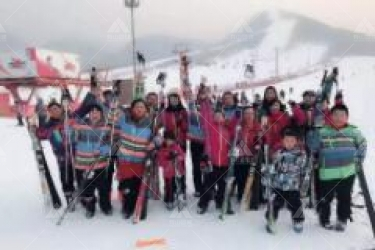 50人团建组织去滑雪适合吗？