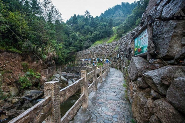 爬山团建：石门山一座著名的旅游和佛教胜地