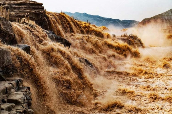 团建旅游：黄河上唯一的黄色大瀑布——壶口瀑布