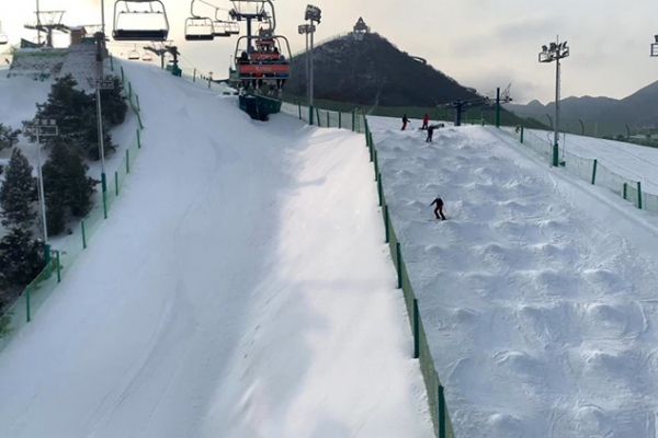 ​北京冬季最有逼格团建活动——滑雪+泡温泉！