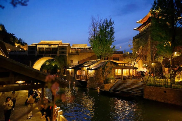 古北水镇夜游景观逐渐成为了北京新地标夜间消费景区代表