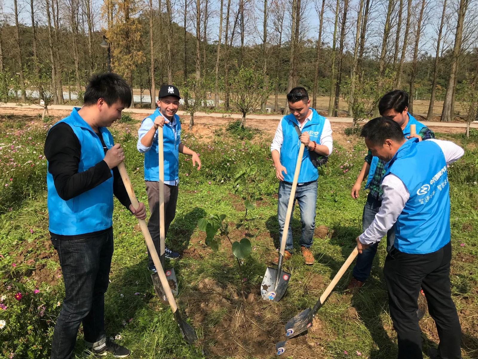 300人外出團建需要跟團建師合作嗎？_1