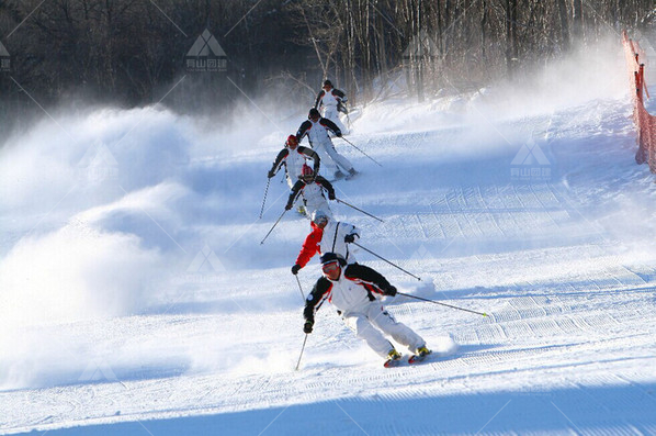 滑雪團建攻略——挑戰(zhàn)自我，勇往直前！_3