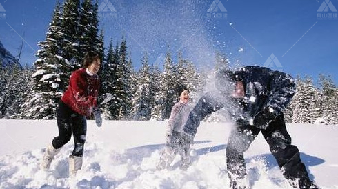 有山团建带您滑雪场体验风驰电掣的快感！_1