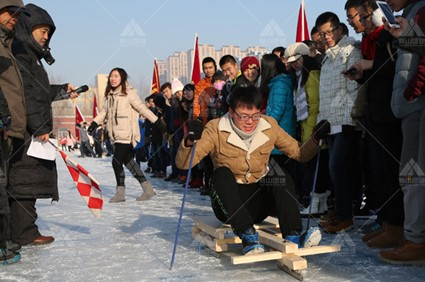 什么是滑雪？滑雪團(tuán)建有什么好處？_2