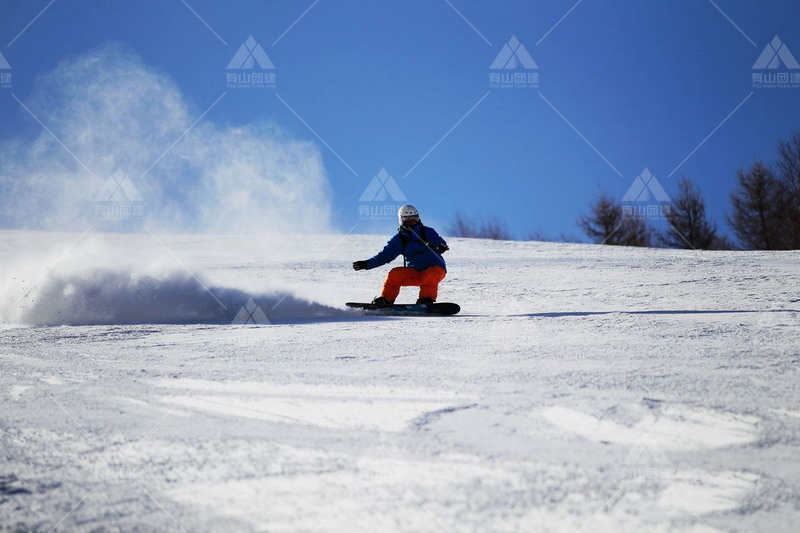 滑雪团建 就选探路者滑雪服！_1