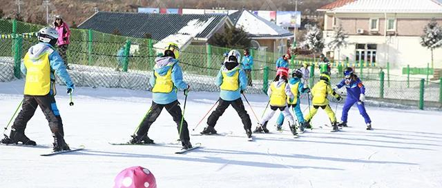 安全第一，有山团建教您如何挑选滑雪护具_3