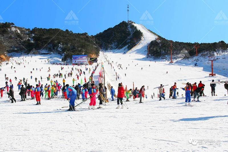 滑雪团建，北京附近的滑雪场哪个比较好？_1