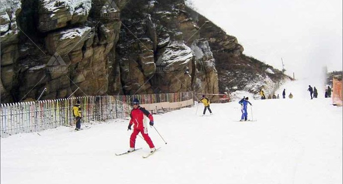 滑雪好去處——北京軍都山滑雪場(chǎng)邀您打卡團(tuán)建！_3