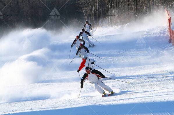 北京冬季团建活动项目，你还差一场滑雪哦！_2