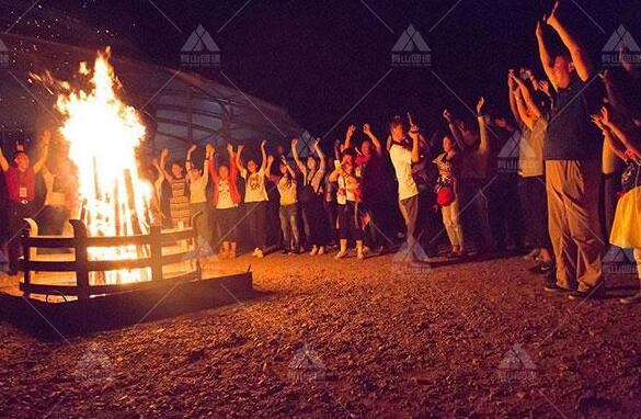 如何组织冬季团建篝火晚会？_1