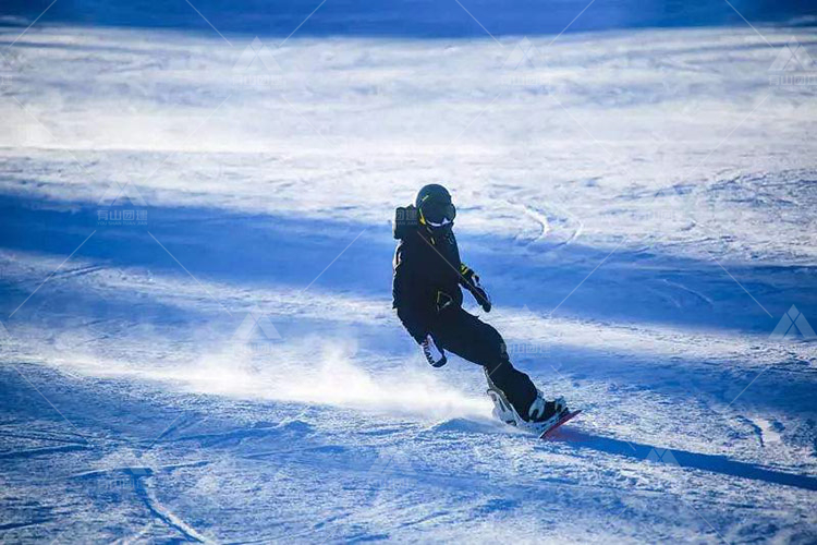 滑雪攻略：初学者滑雪时需要注意哪些事项呢？_1
