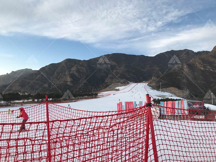 滑雪團(tuán)建：體驗(yàn)風(fēng)從耳邊呼嘯而過(guò)的速度與激情吧！_3