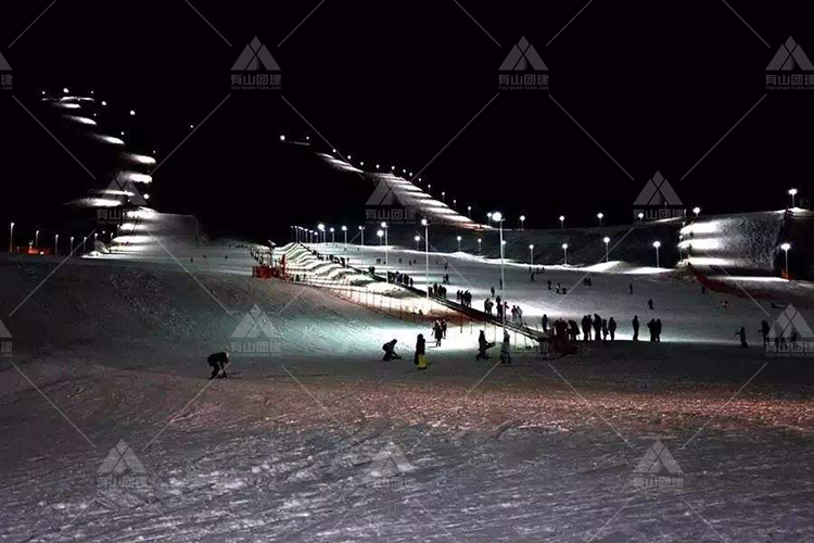 滑雪团建：夜场滑雪感受不一样的滑雪体验_2