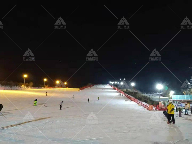 滑雪团建：夜场滑雪感受不一样的滑雪体验_5