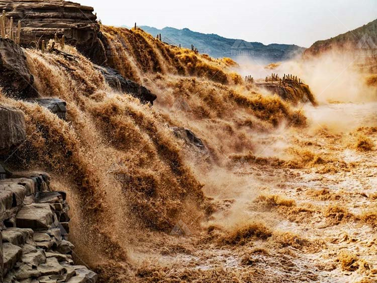 团建旅游：黄河上唯一的黄色大瀑布——壶口瀑布_1