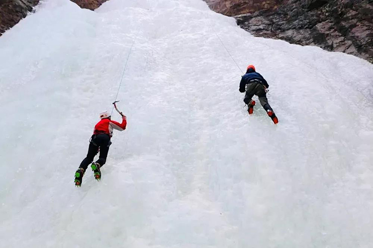 想要成为冬天最酷的仔，怎么可以没有玩过攀冰？_4