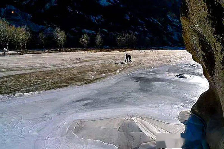 踏冰徒步团建：最原始峡谷徒步踏冰——白河峡谷_5