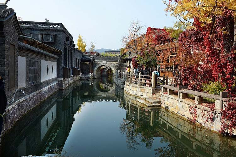 古北水镇是京郊罕见的山、水、城结合的自然古村落_2