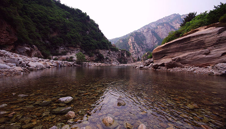 云蒙峡是一个适合户外团建徒步和野外拓展训练的一条峡谷_2