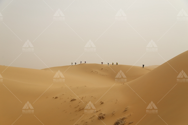 库布齐沙漠旅游区都有那些景点和好玩的地方？_2